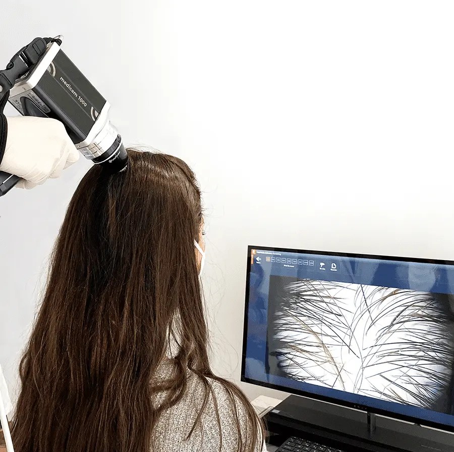 Atendimento em clínica de tricologia integrativa